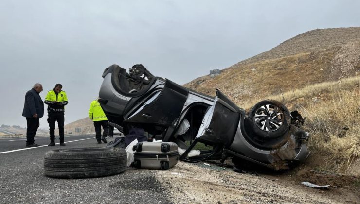 Diyarbakır’da otomobil ters döndü, sürücü mucize eseri kurtuldu