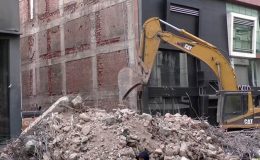 Enkaz altında kalan işçiyi arama kurtarma çalışmaları devam ediyor