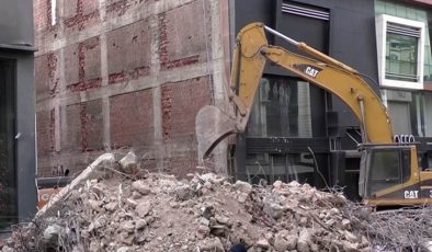Enkaz altında kalan işçiyi arama kurtarma çalışmaları devam ediyor