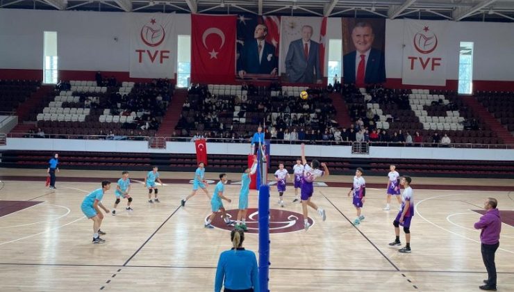 Elazığ’da okul voleybol heyecanı sona erdi
