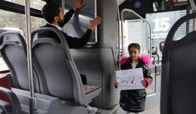 Elazığ’da otobüste asılı resim baba ve yolcuları duygulandırdı