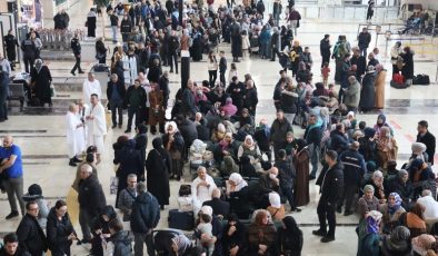 Elazığ’da umreye giden kafile dualarla uğurlandı