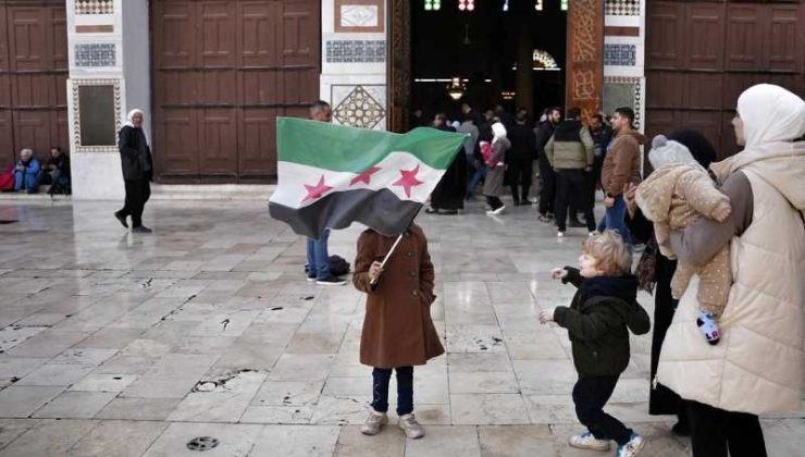 Emevi Camii’nde Hafız Esad’ın adı halk tarafından silindi