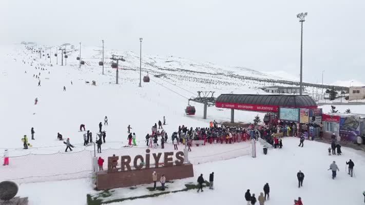 Erciyes’te hafta sonu: Yerli ve yabancı turist akını
