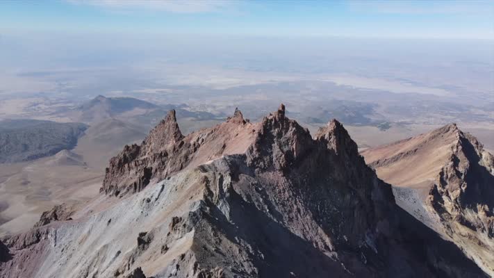 Erciyes’in zirvesindeki mağarayı görmek isteyenler 3 bin 917 metre tırmanıyor
