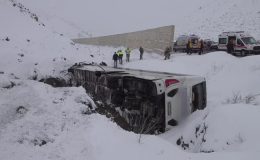 Erzincan’da yolcu otobüsündeki kazada, 1’i ağır 27 kişi yaralandı