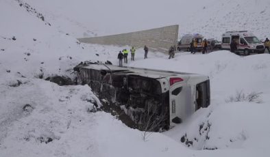 Erzincan’da yolcu otobüsündeki kazada, 1’i ağır 27 kişi yaralandı