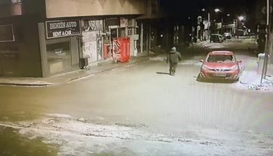 Erzurum’da çatından düşen kar ve buz genci ağır yaraladı