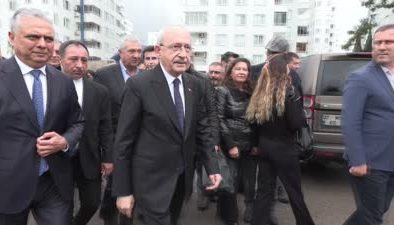 Eski CHP Genel Başkanı Kılıçdaroğlu, dünürünün cenaze törenine katıldı