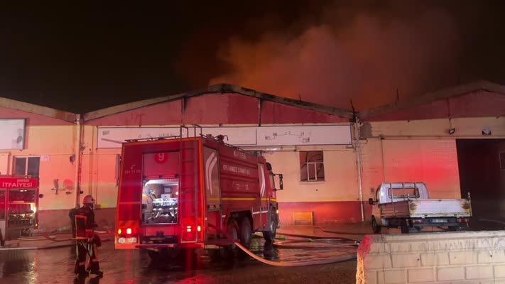 Kayseri OSB’de fabrika yangını: Müdahale sürüyor