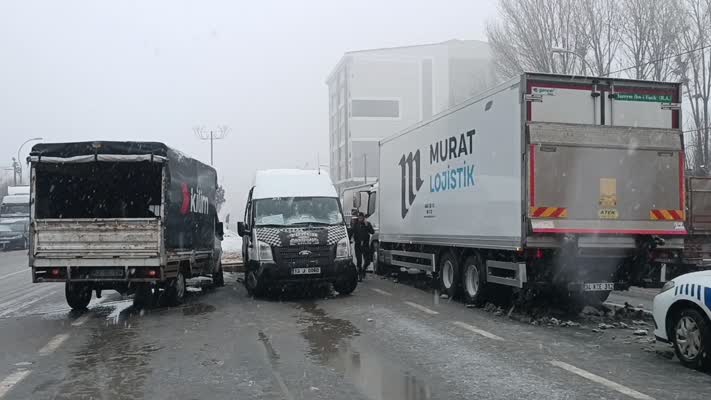 Güroymak’ta zincirleme kazada 1 kişi hafif yaralandı