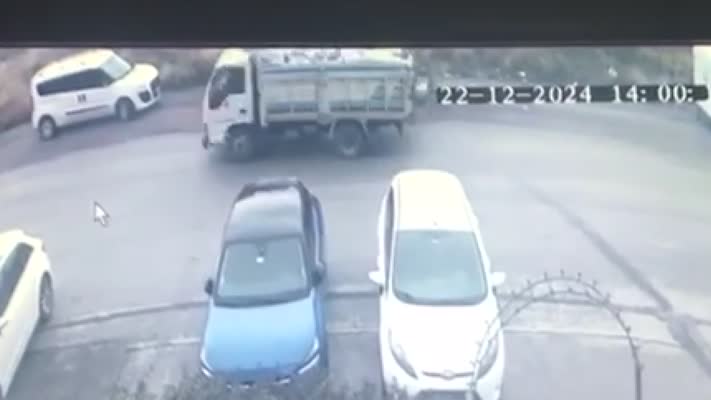 Ankara’da hafriyat kamyonu 11 araca çarpıp devrildi