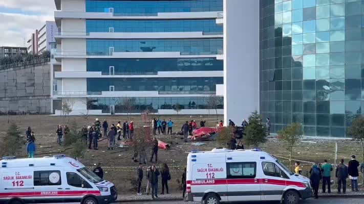 Hastaneye çarpan helikopter düştü