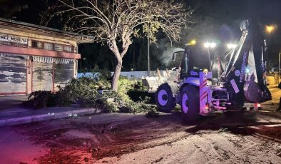 Hatay’da kuvvetli fırtına hayatı felç etti