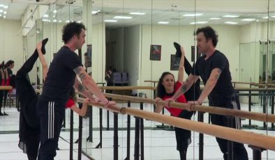 Ayrılmaz ikizler Başak ve Burak Özbek, 14 yıldır aynı sahnede