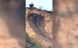 Artvin’deki heyelan sonrası toprak kaymaları kamerada