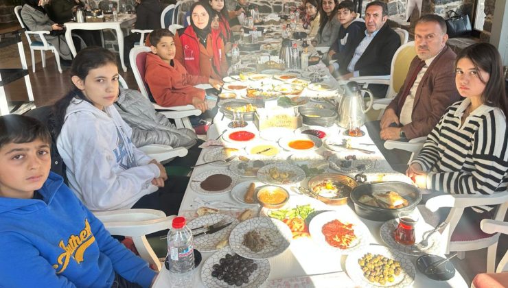 Çocuklara kahvaltı programı düzenlendi