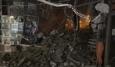 Iğdır’da esnafın dükkanları malzemeleriyle yıkıldı