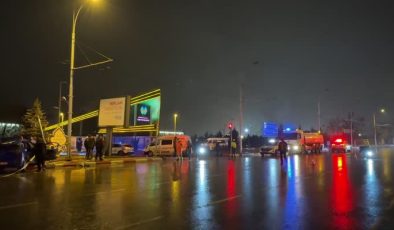 İki otomobilin çarpıştığı kazada 1 kişi öldü, 3 kişi yaralandı