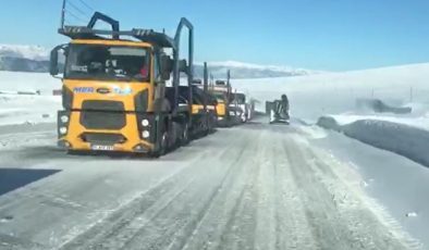 Ilgar dağı geçidinde tırlar mahsur kaldı