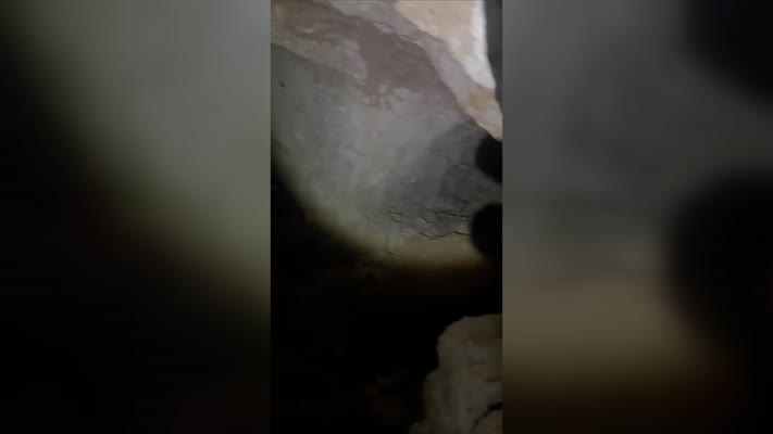 İnşaat kazısında seramik kaplar ve lahit bulundu