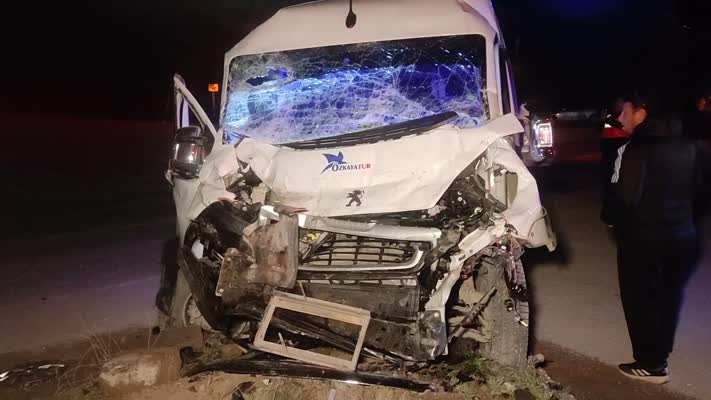 İşçi servisleri çarpıştı: 20 yaralı