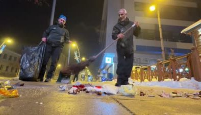Erzurum’da temizlik işçileri gece ayazında zorlu mesai yapıyor