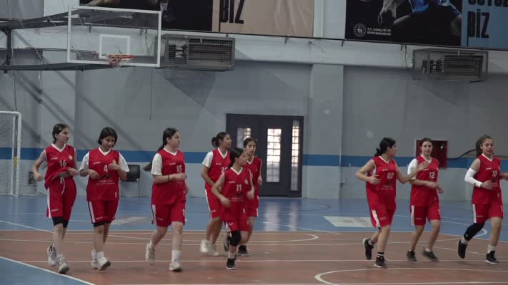 İşitme engelli milli basketbolcu Şırnak’ta yeni yetenekler keşfediyor