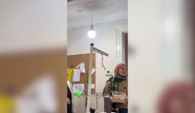 İzmir’deki Suriyeli kadın Baas rejiminin sonunu şarkıyla kutladı