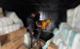 Kamyonetin kasasındaki özel bölmede 9 düzensiz göçmen yakalandı