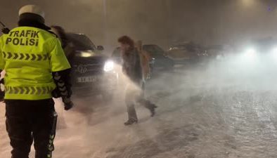 Ardahan’da kar ve tipide mahsur kalan 6 kişi kurtarıldı