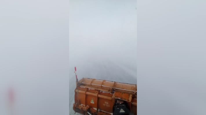 Kars-Göle kara yolu kar ve tipi nedeniyle kapandı