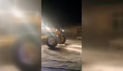 Kars’ta karla mücadele eden ekipler hasta vatandaşın imdadına yetişti
