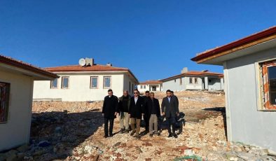 Kaymakam Partal, deprem konutlarını adım adım takip ediyor
