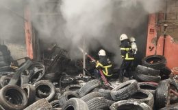 Kırıkhan’da lastikçi dükkanındaki yangın korkuttu