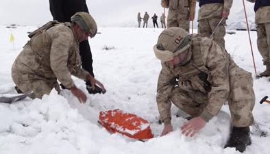 Komandolar Tunceli’nin karlı ve soğuk arazilerinde çığ eğitiminde