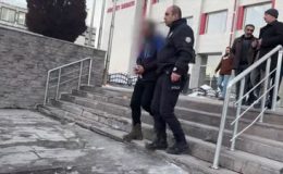 Komşusunu boynundan bıçaklı ağır yaralayan zanlı tutuklandı