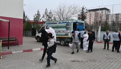 Kurtalan’da 1010 öğrenciye mont ve bot yardımı yapıldı