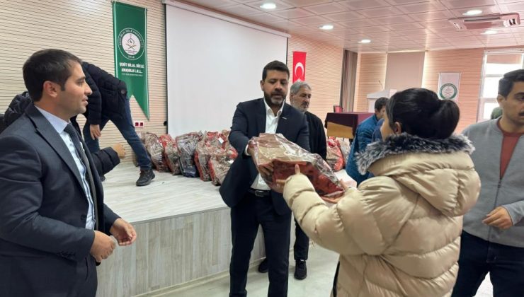 MÜSİAD’dan öğrencilere mont ve bot desteği