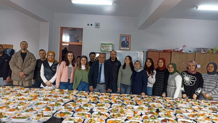 Muradiye’de geleneksel meyve şenliği coşkulu geçti