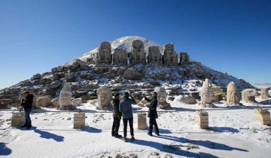Nemrut Dağı 165 bin turisti ağırladı, ziyaretçi rekoru kırıldı