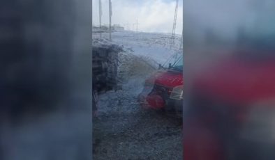 Hakkari’de öğretmenleri taşıyan minibüs devrildi: 11 yaralı