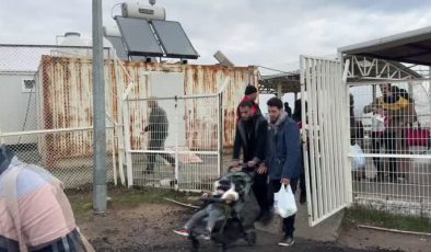 Suriyeliler, Öncüpınar’dan ülkelerine dönerken yeni yıldan umutlu
