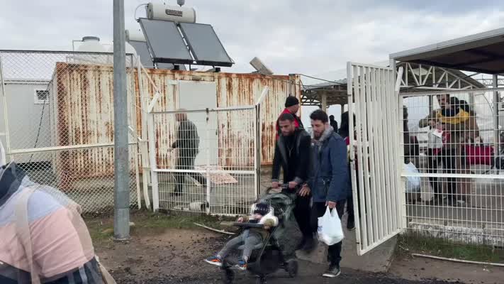 Suriyeliler, Öncüpınar’dan ülkelerine dönerken yeni yıldan umutlu