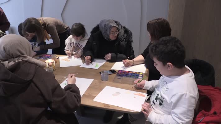 Otizmli çocuklar resimle sosyalleşiyor ve kendini keşfediyor
