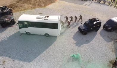 Özel harekat polislerinden rehine kurtarma ve meskun mahal tatbikatı