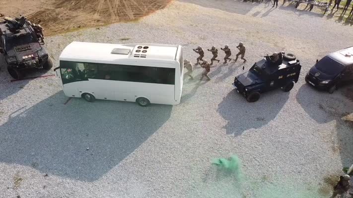 Özel harekat polislerinden rehine kurtarma ve meskun mahal tatbikatı