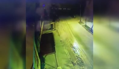 Park halindeki araç ile trafoya çarpan otomobilin sürücüsü öldü