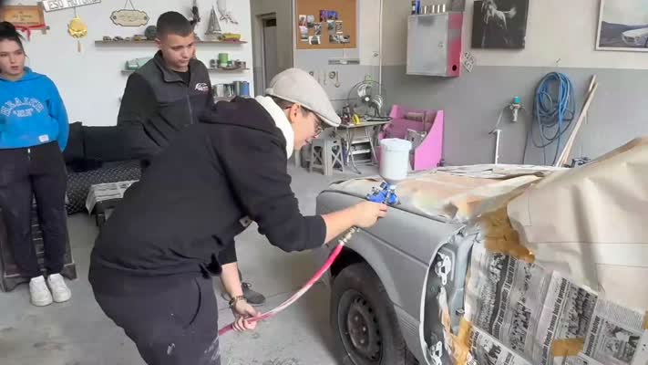 Sanayide “Esra Usta”: Baba mesleği oto boyamada fark yaratıyor