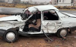 Şanlıurfa’da kamyon ile otomobil kazası: 1 ölü, 3 yaralı